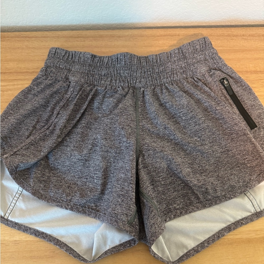 Lululemon Athletica Tracker Short V *4” Size 6